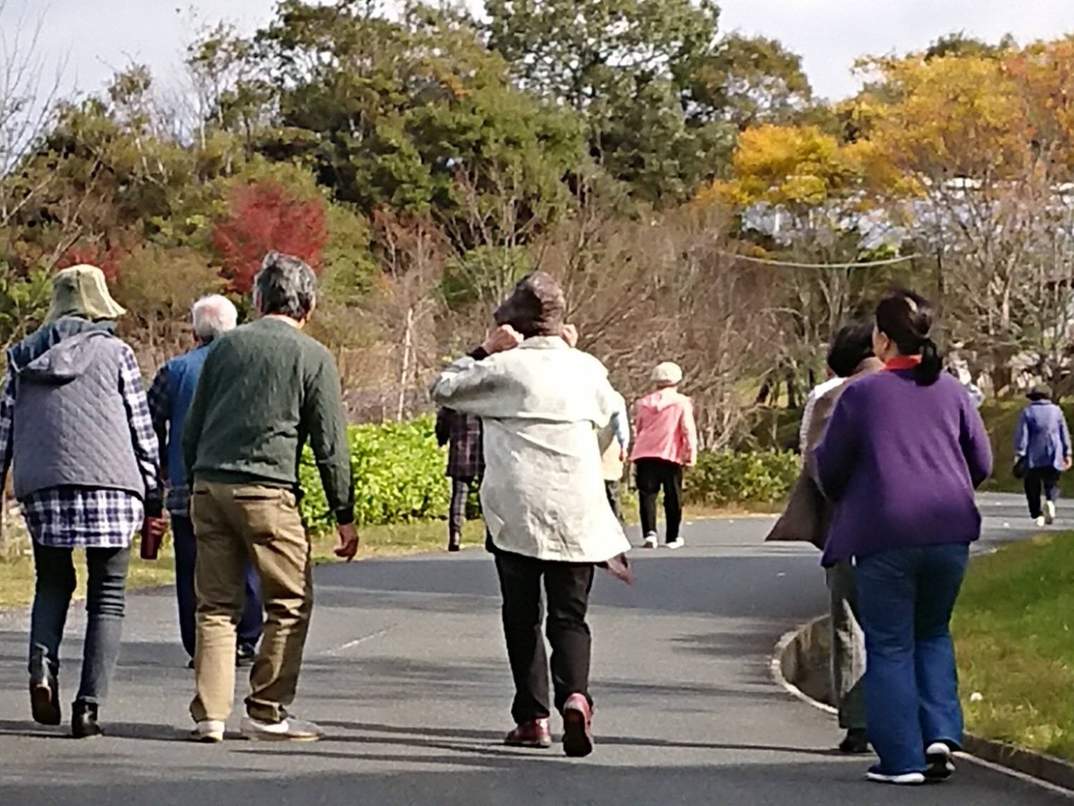 地区の皆さんと健康ウオーキング