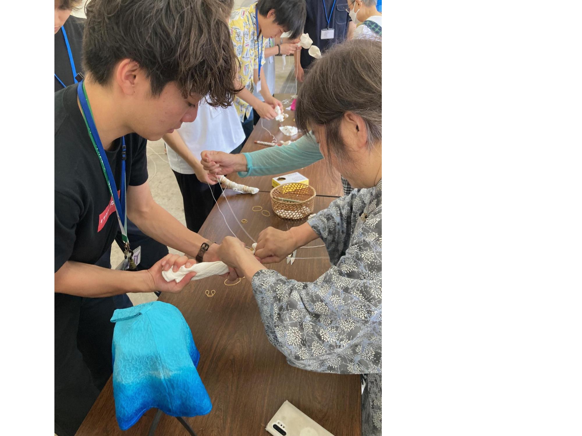 丹後ちりめんサウナハットの染色体験