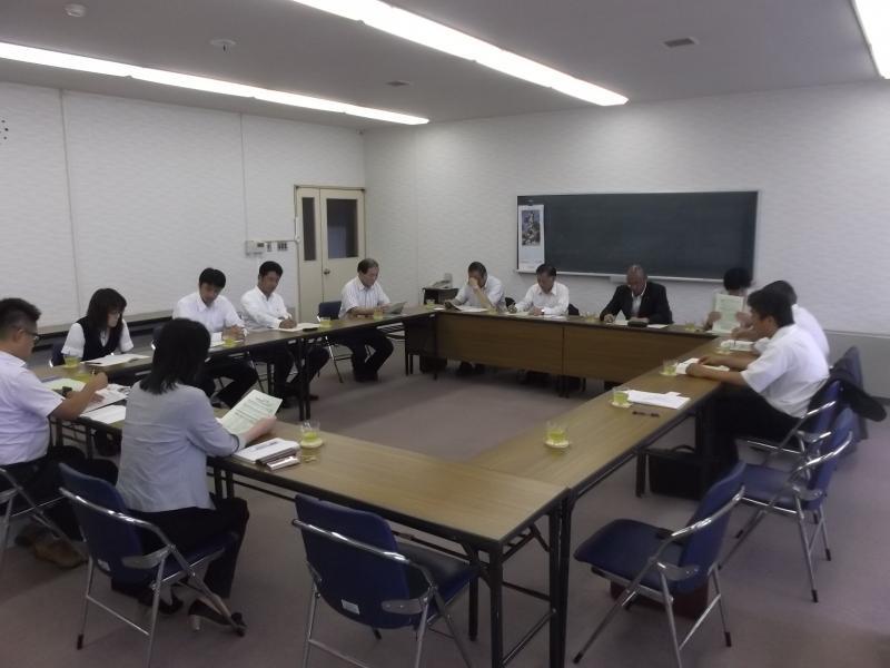 弥栄放課後児童クラブ視察の様子の写真