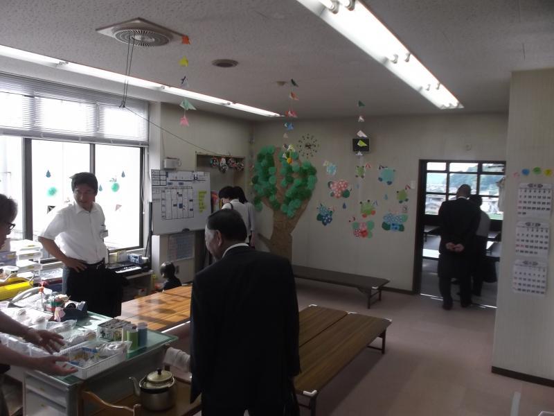 弥栄放課後児童クラブ視察の様子の写真