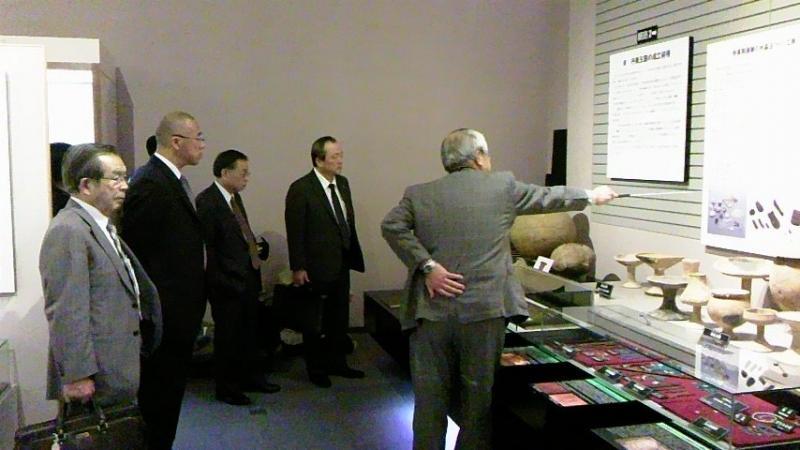 丹後古代の里資料館視察の様子の写真