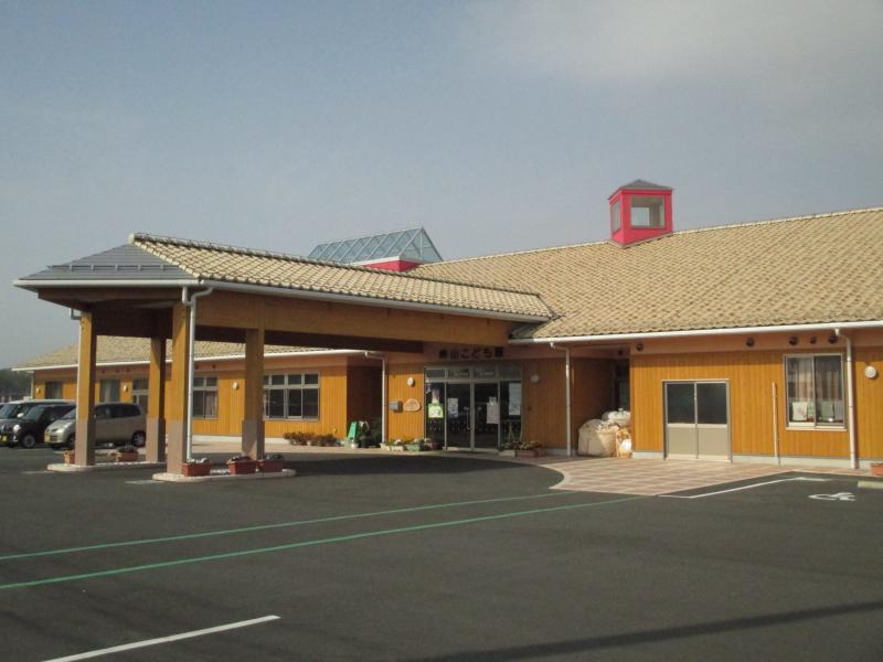 峰山こども園玄関