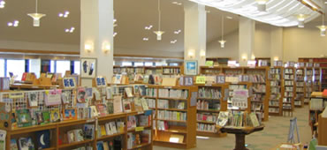 あみの図書館の内観