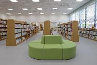 久美浜図書室の内観