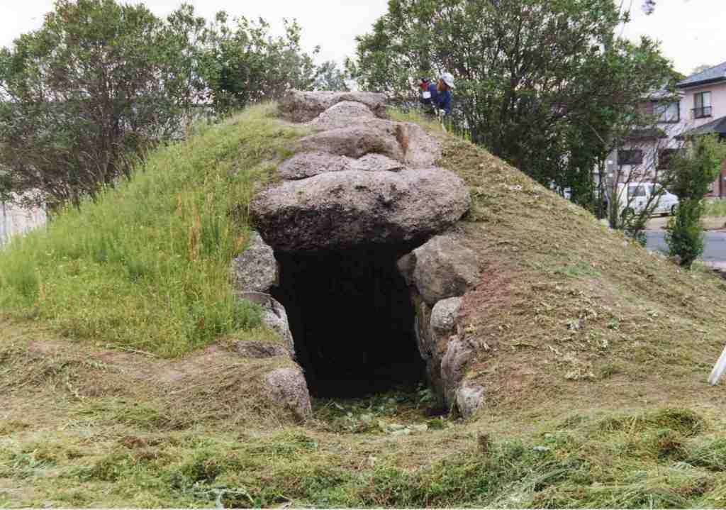 復元岡1号墳の写真