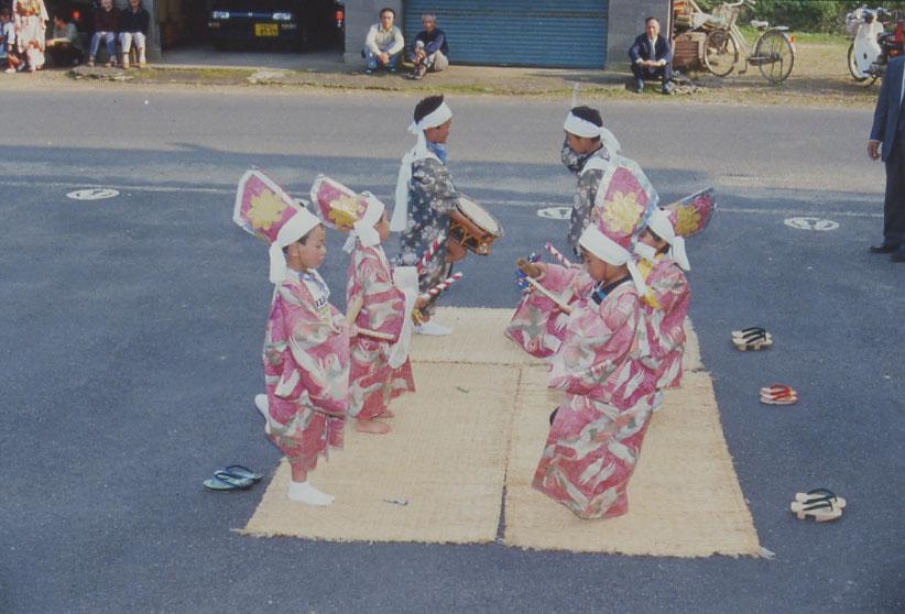 遠下のちいらい踊の様子の写真