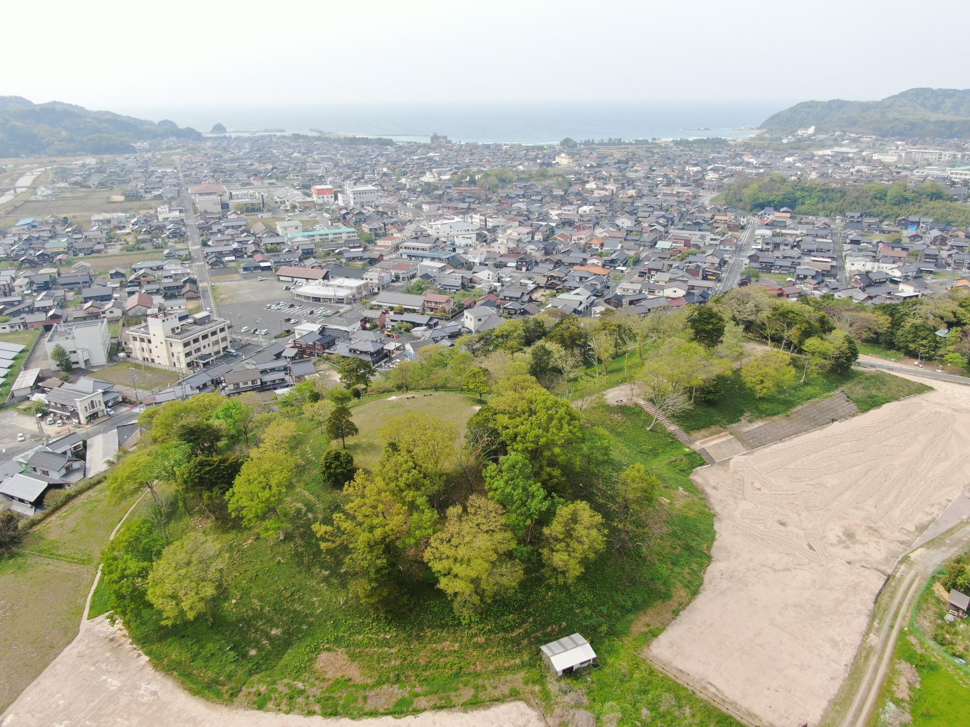 網野銚子山古墳空撮画像_加工2025年4月25日撮影