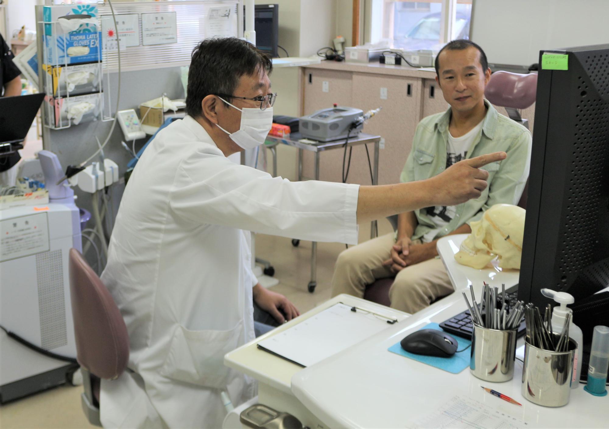 歯科口腔外科診察の様子
