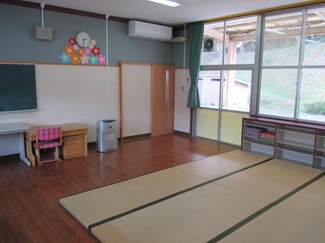 (写真)病後児保育室1（フローリングと畳スペースがあります）