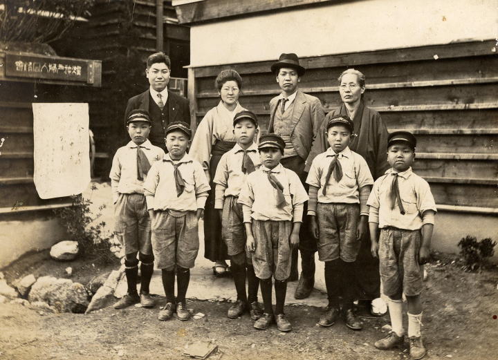 (写真)神戸に招待された 少年奉仕団の面々 昭和2年5月2日