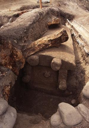 産土山古墳の長持形石棺