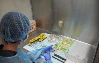 無菌調剤の様子その2