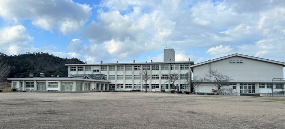 旧川上小学校
